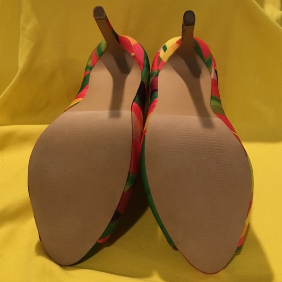 Liliana Multi-Colorful Geometric Women's Heels SZ 8.5 - Picture 11 of 12